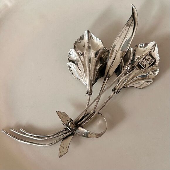 Vintage CORO Cala Lilly Brooch Sterling Silver, Large 4x2 Preowned, Excellent - Picture 2 of 3